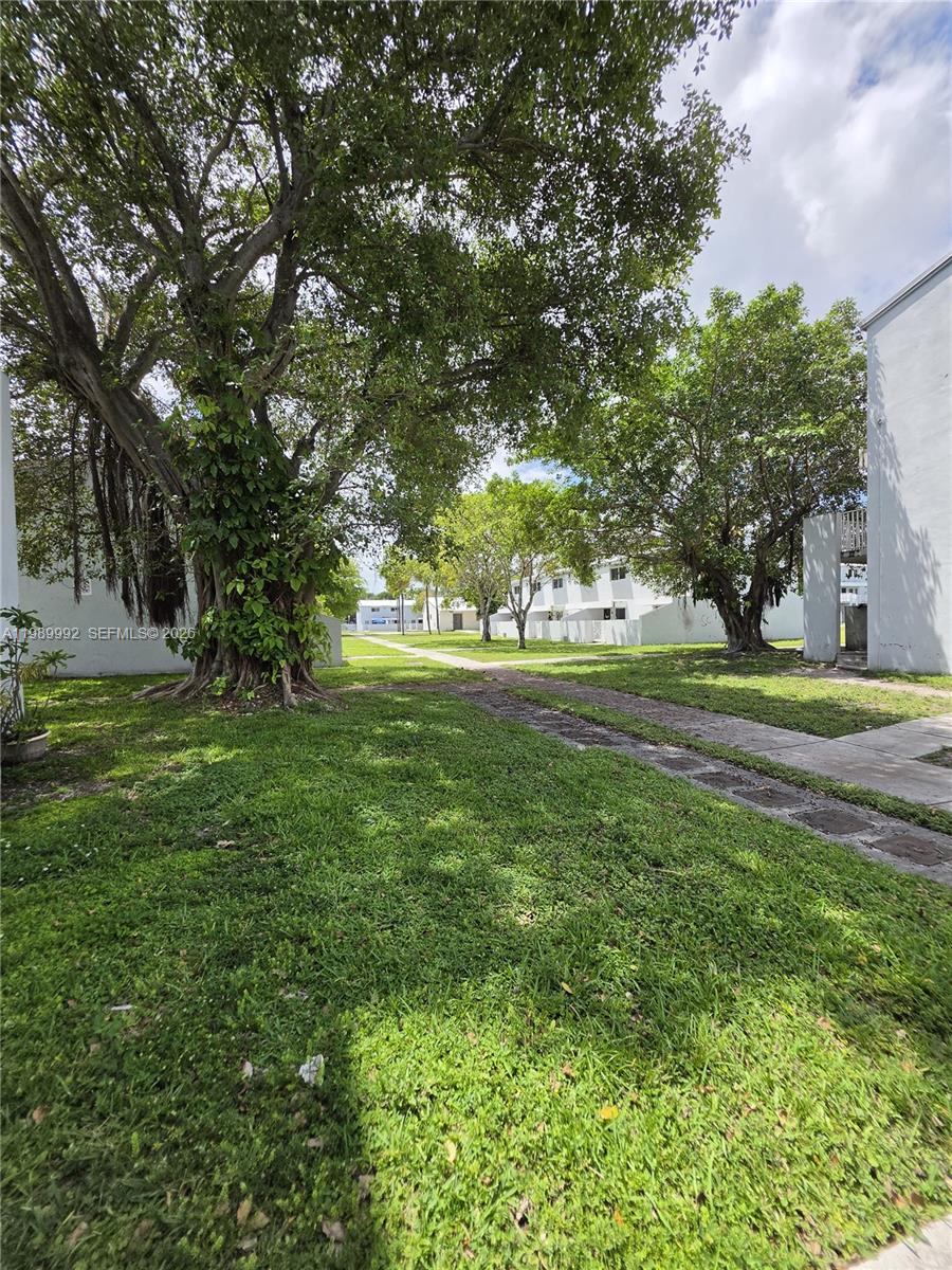 TOWN PARK PLAZA NORTH CON - Residential