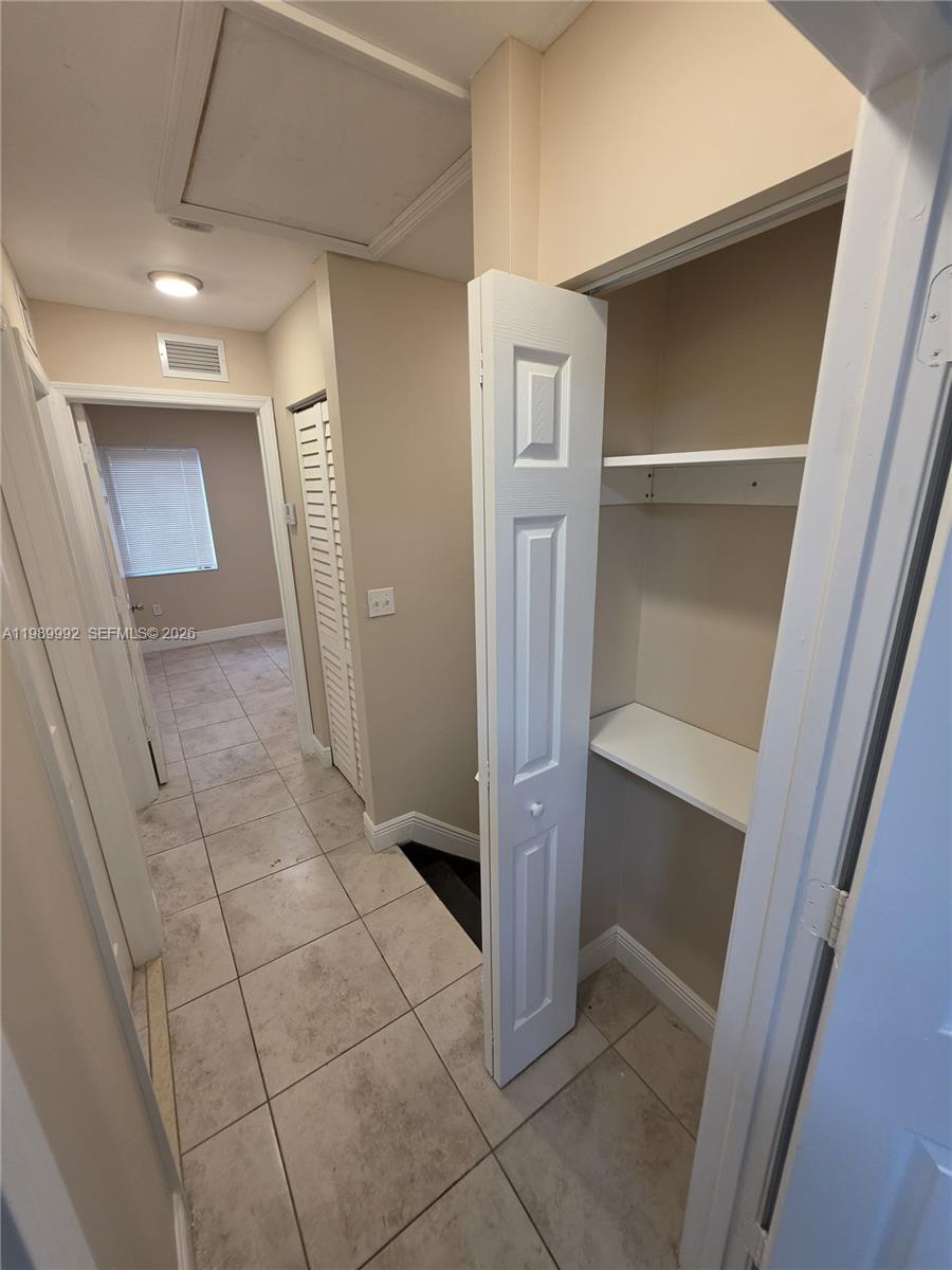 TOWN PARK PLAZA NORTH CON - Residential