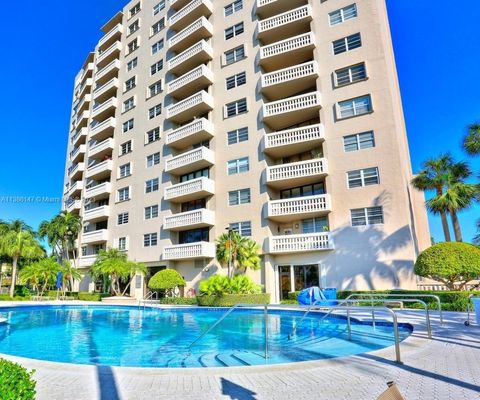 Condominium in Coral Gables FL 90 Edgewater Dr Dr.jpg