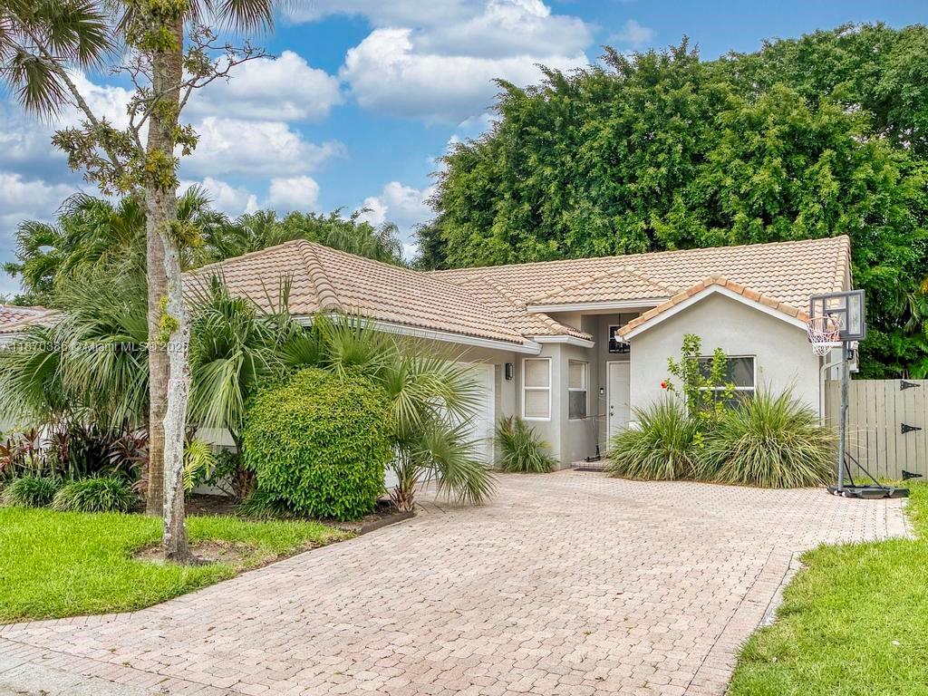 TROPICAL LAKES PH 2 - Residential