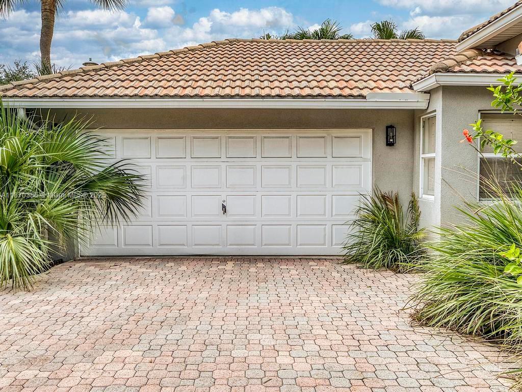 TROPICAL LAKES PH 2 - Residential