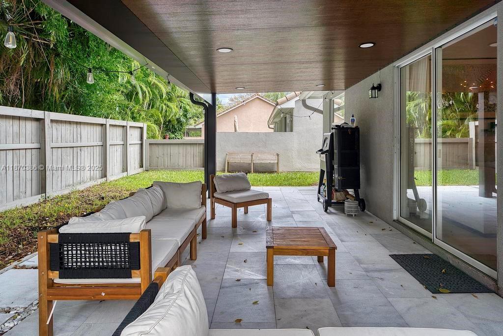 TROPICAL LAKES PH 2 - Residential