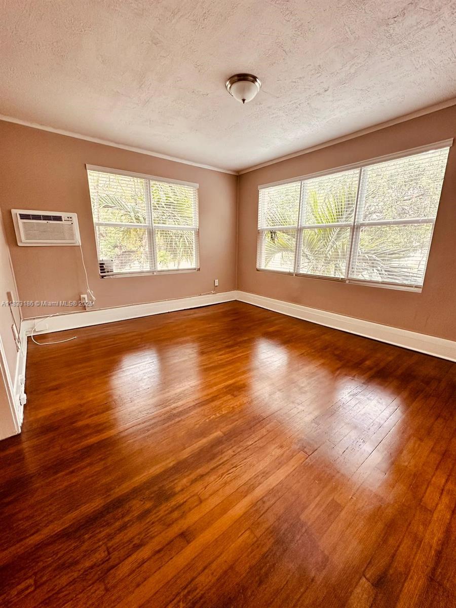 344 Mendoza Ave 4