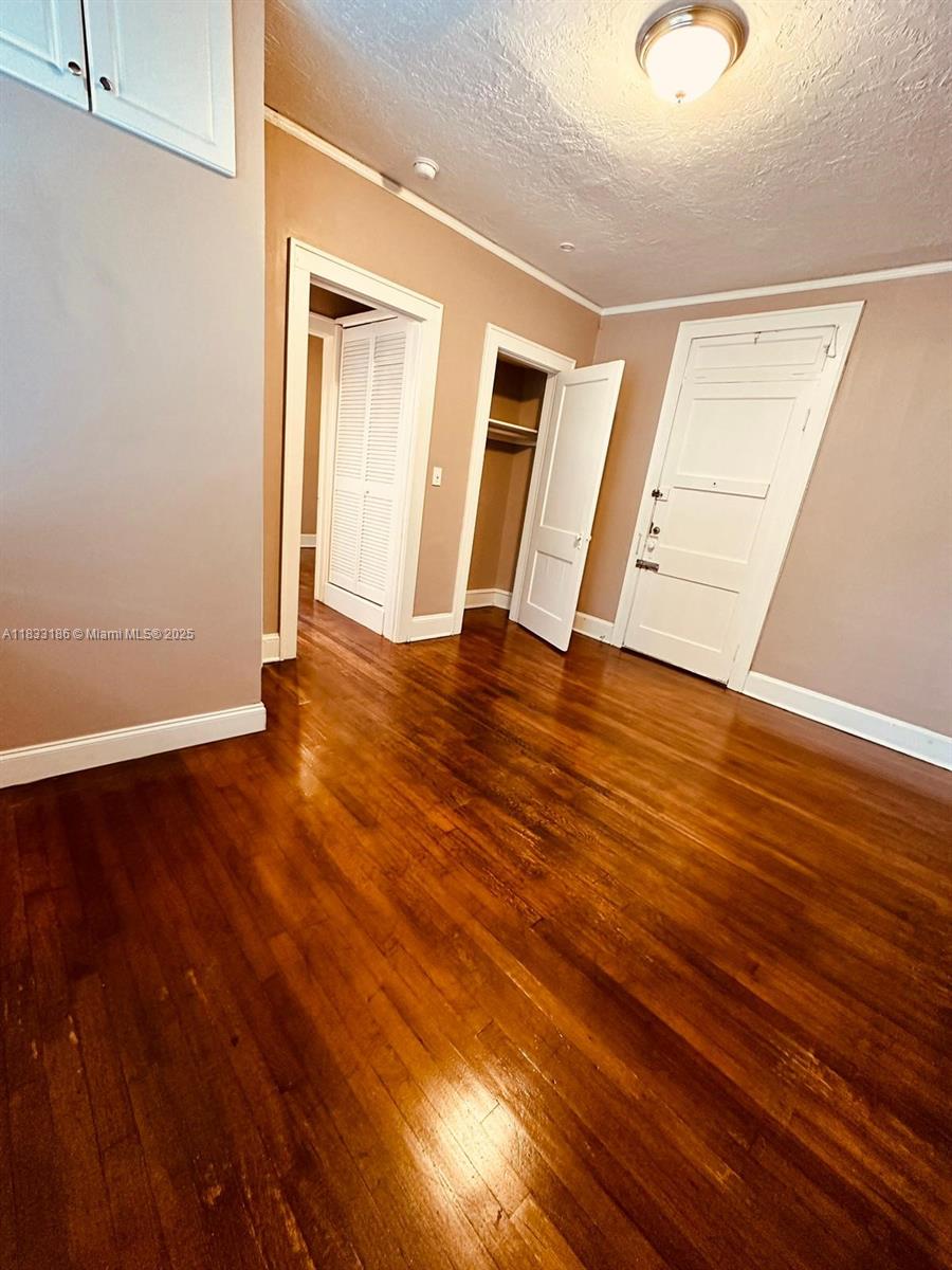 344 Mendoza Ave 4