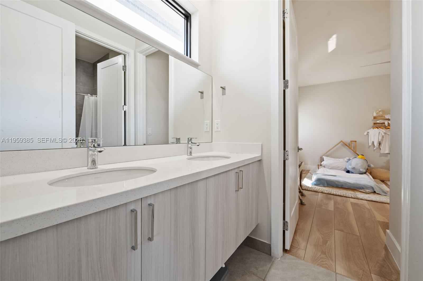 DOWNTOWN DORAL SOUTH PHAS - Residential