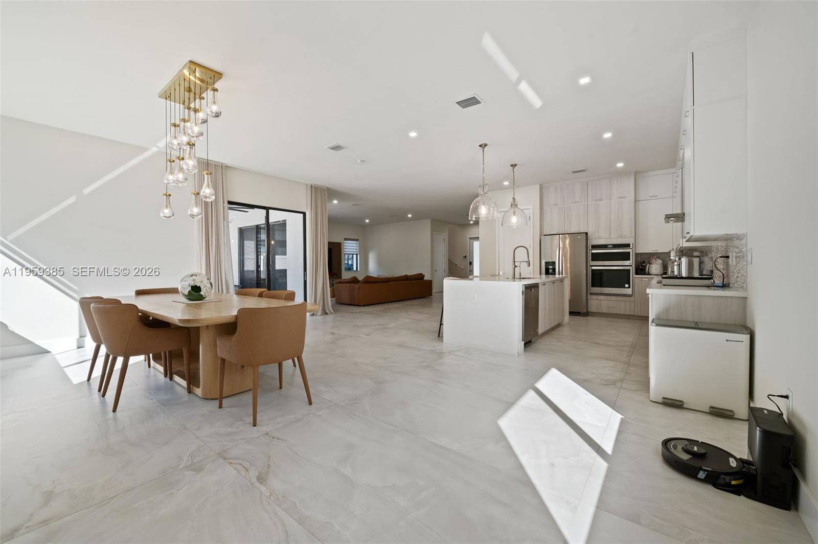 DOWNTOWN DORAL SOUTH PHAS - Residential