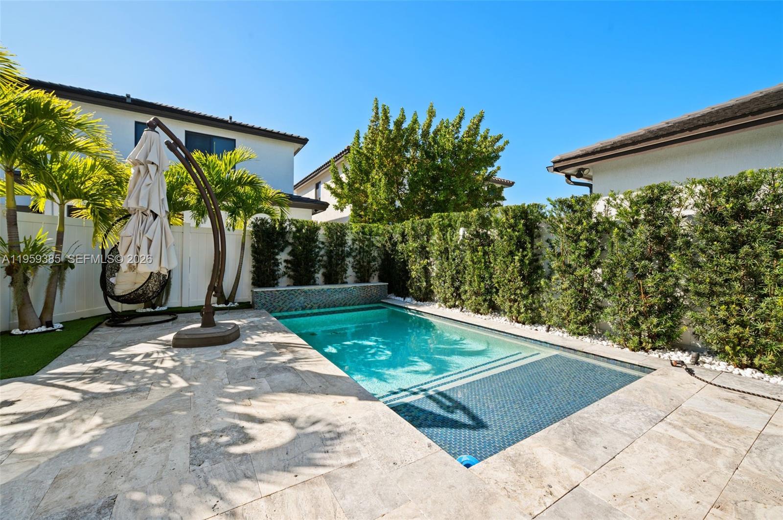 DOWNTOWN DORAL SOUTH PHAS - Residential