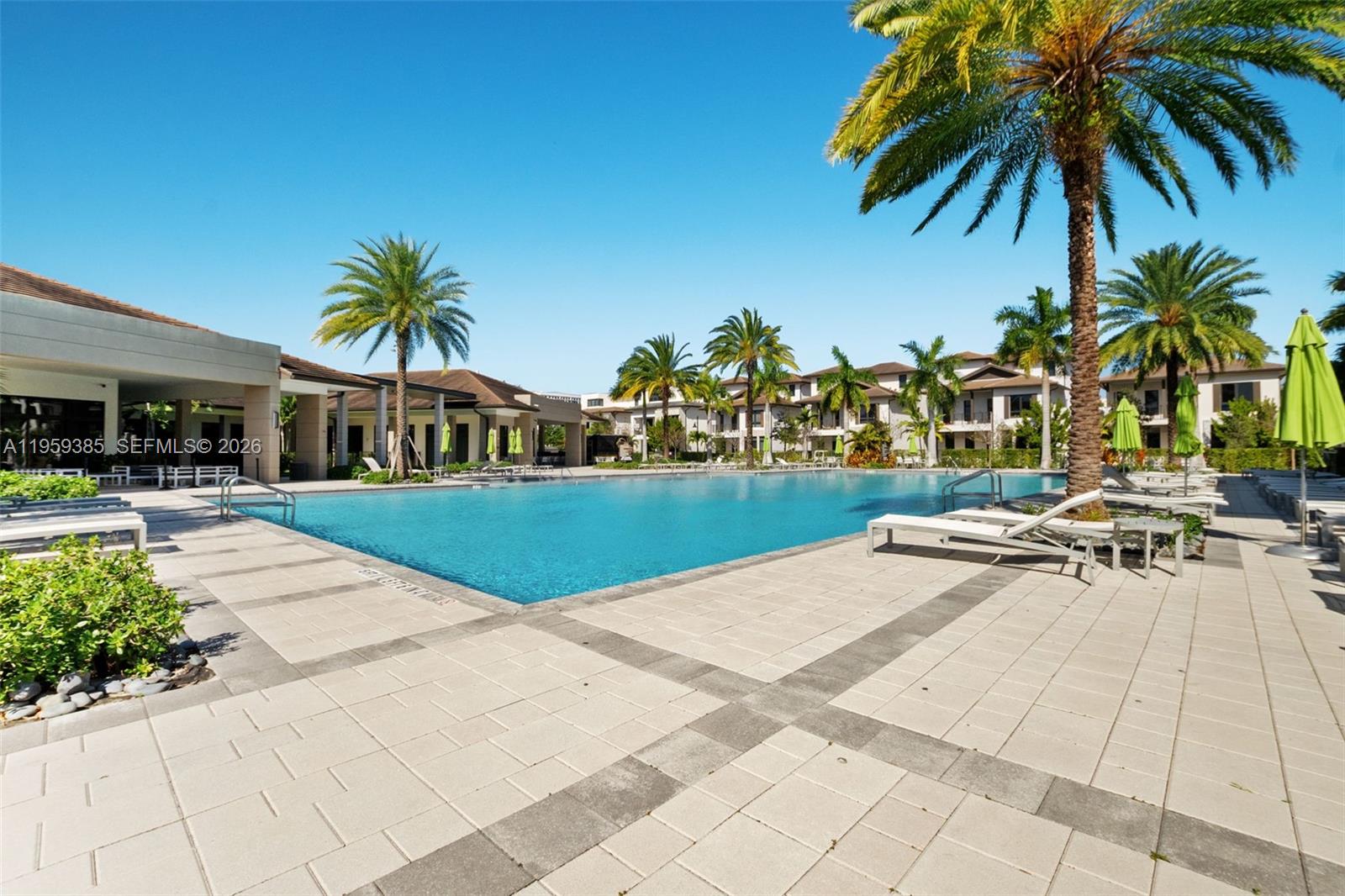 DOWNTOWN DORAL SOUTH PHAS - Residential