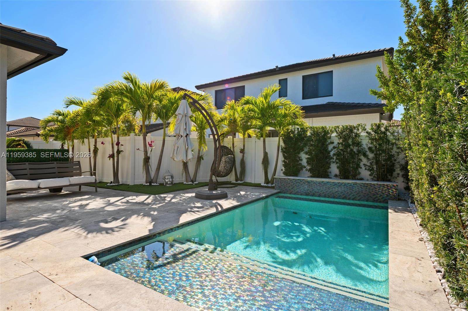 DOWNTOWN DORAL SOUTH PHAS - Residential