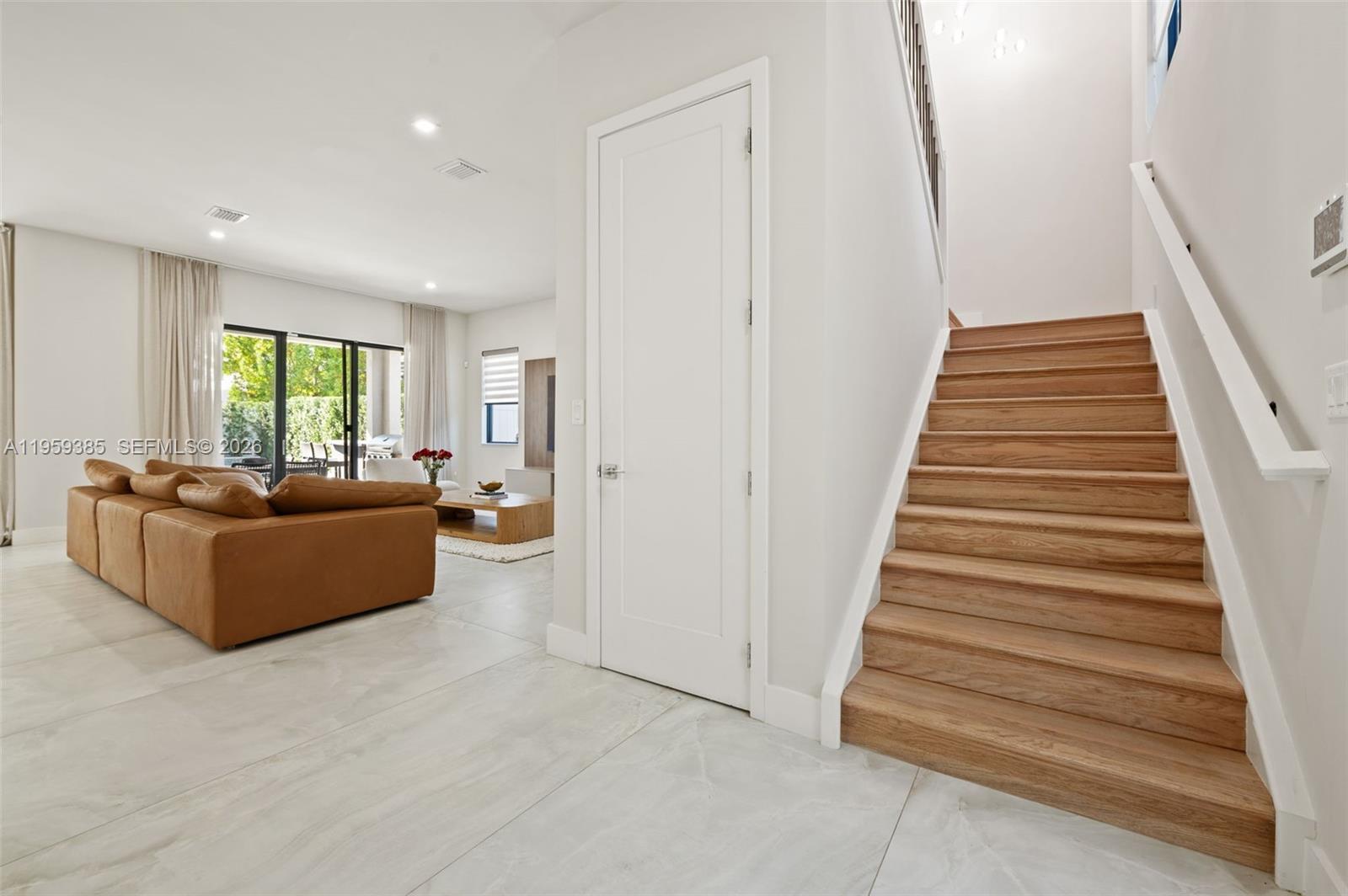 DOWNTOWN DORAL SOUTH PHAS - Residential