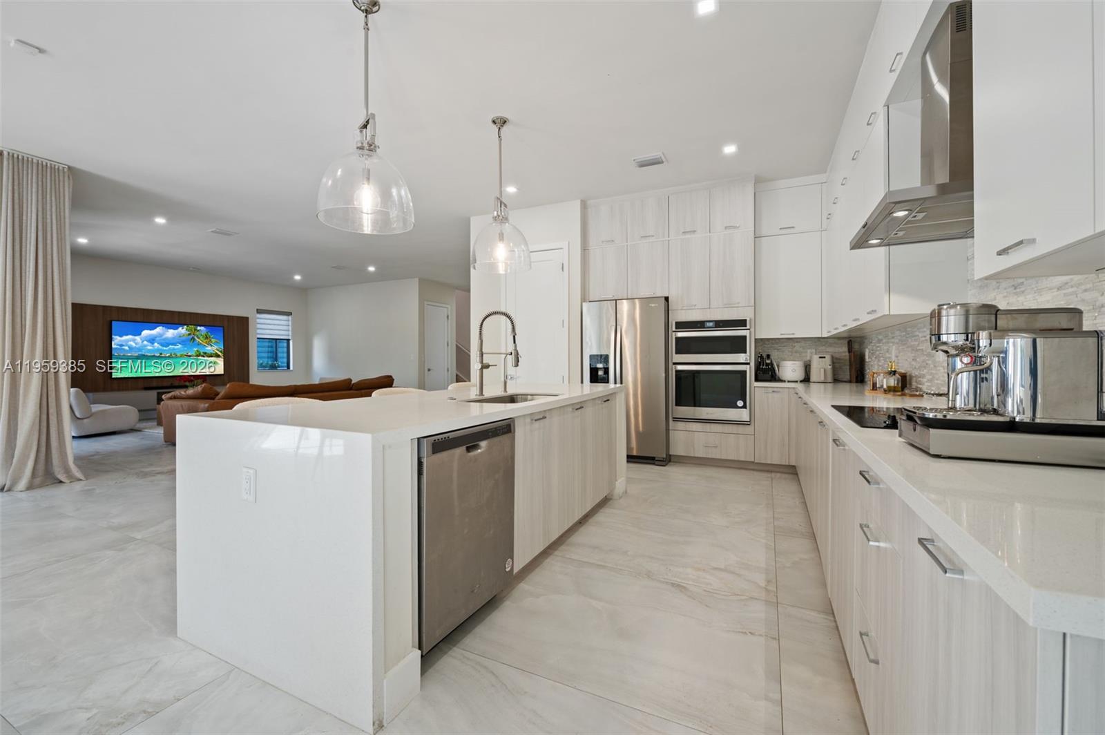 DOWNTOWN DORAL SOUTH PHAS - Residential