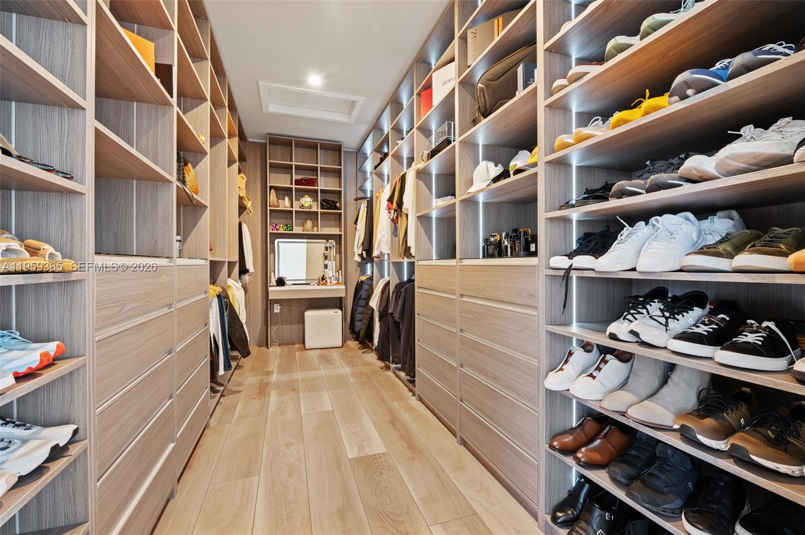 DOWNTOWN DORAL SOUTH PHAS - Residential