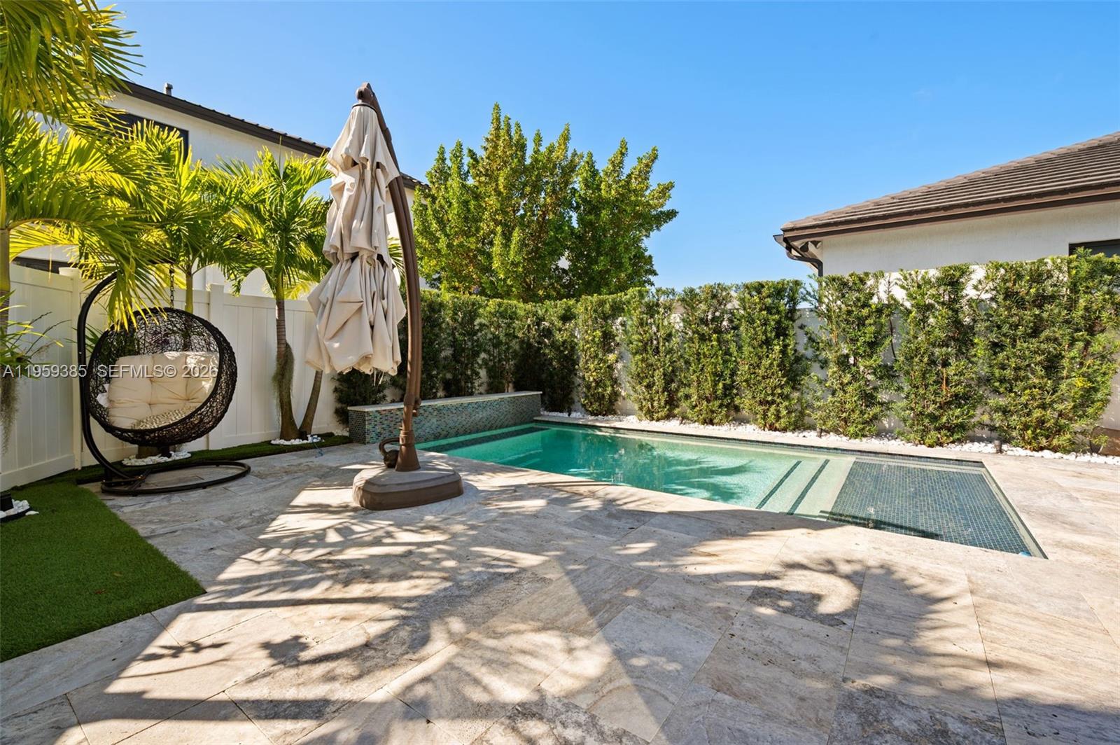 DOWNTOWN DORAL SOUTH PHAS - Residential