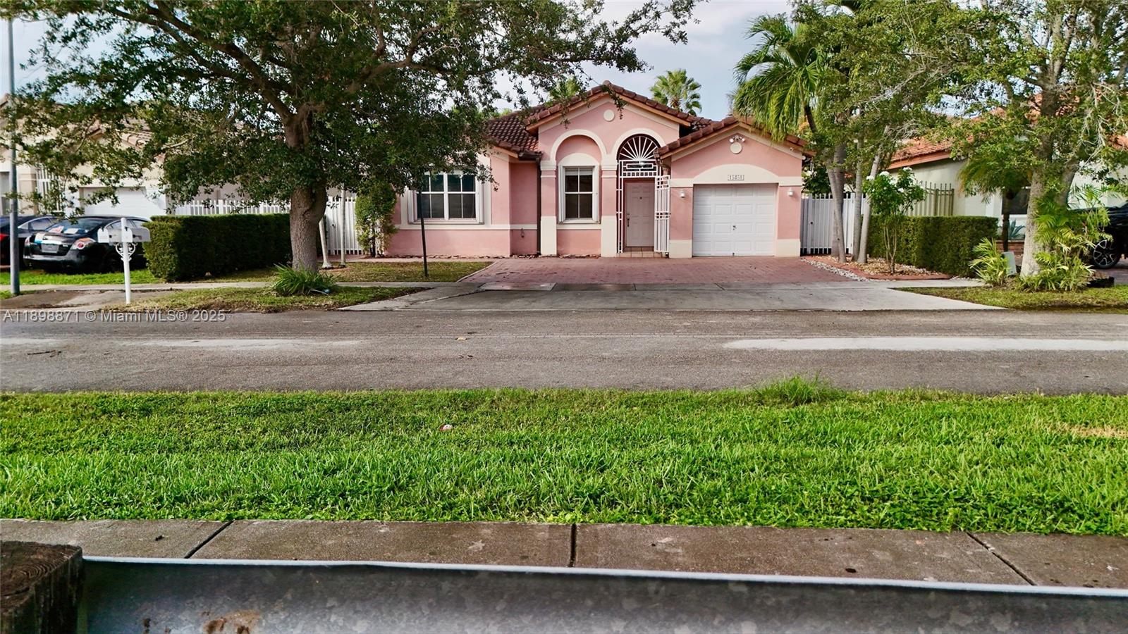 15451 SW 22nd Ter, Miami, FL, 33185/$645,000 3 15451 SW 22nd Ter
