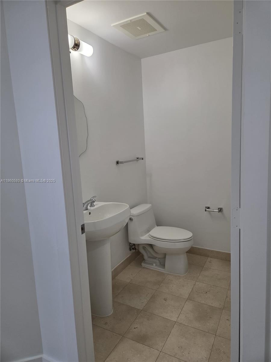 1050 Brickell Ave 2514