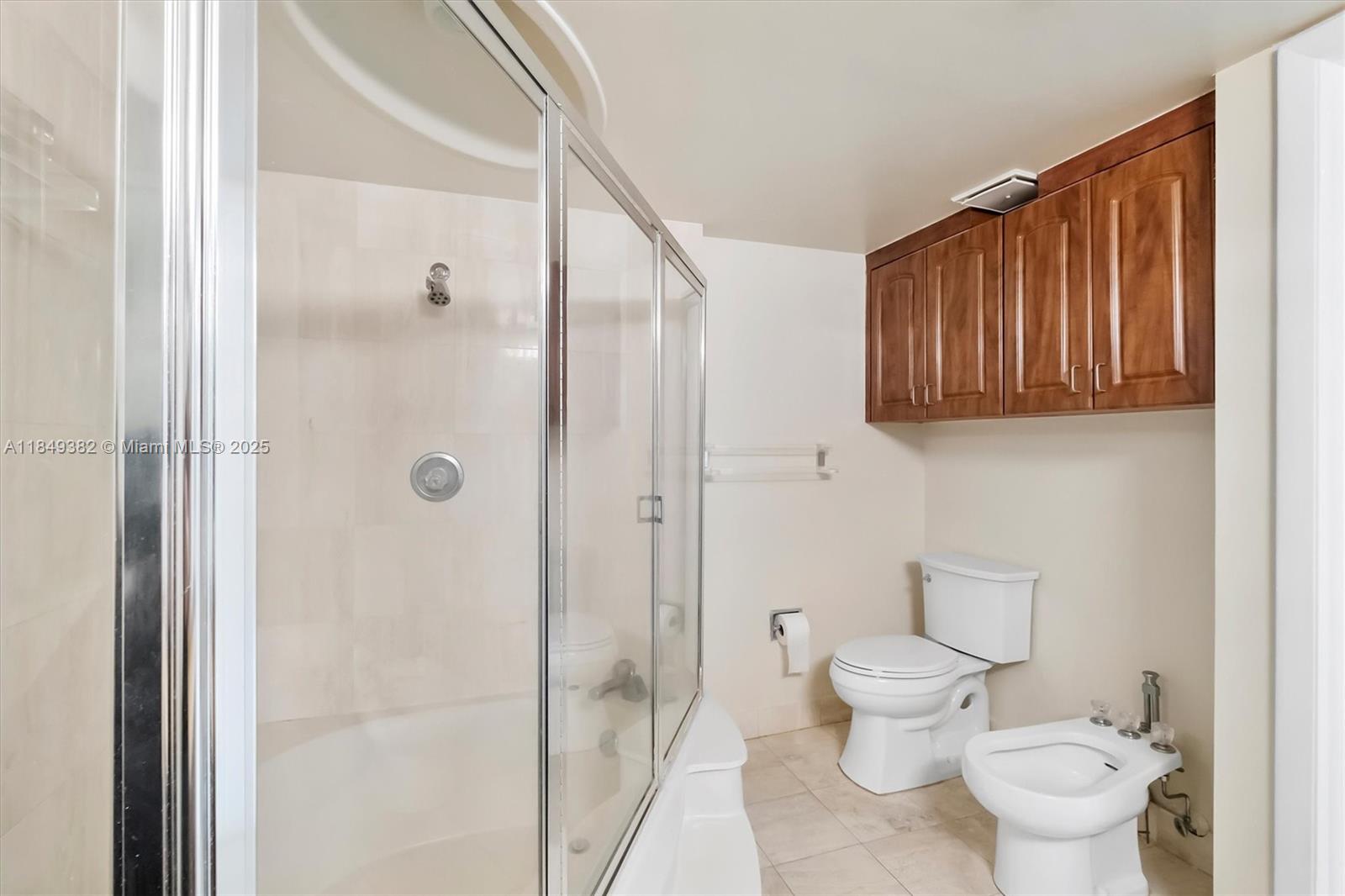 TOWERS OF QUAYSIDE CONDO - Residential