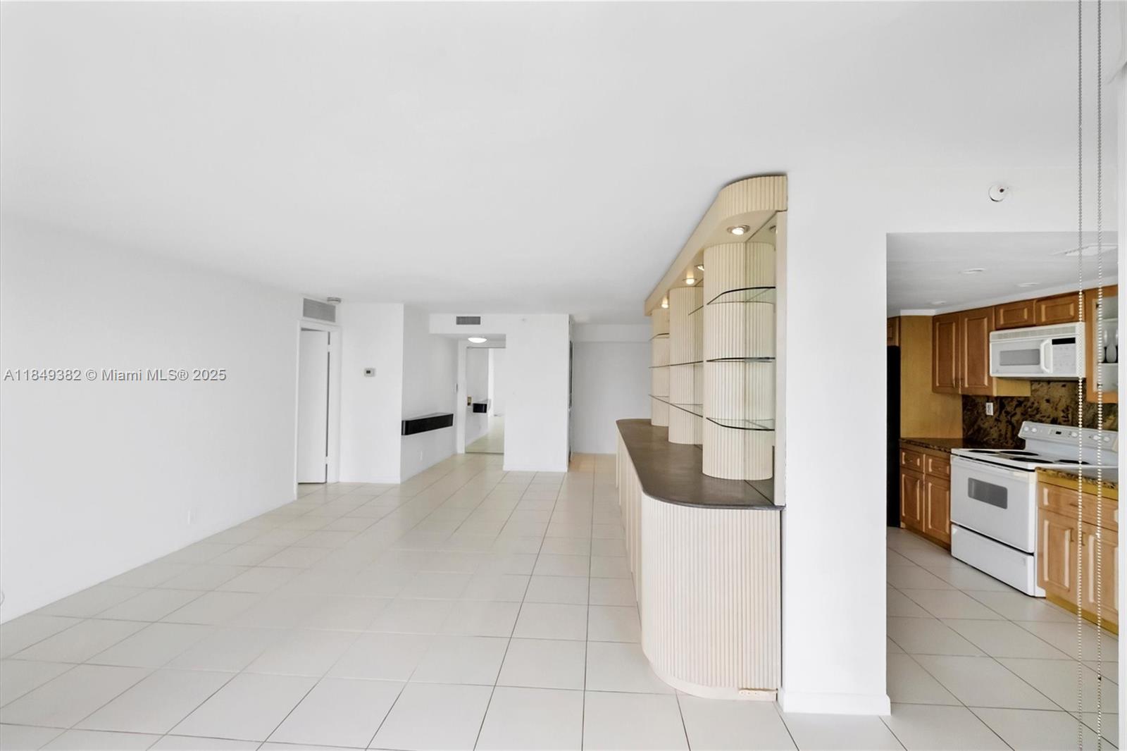 TOWERS OF QUAYSIDE CONDO - Residential