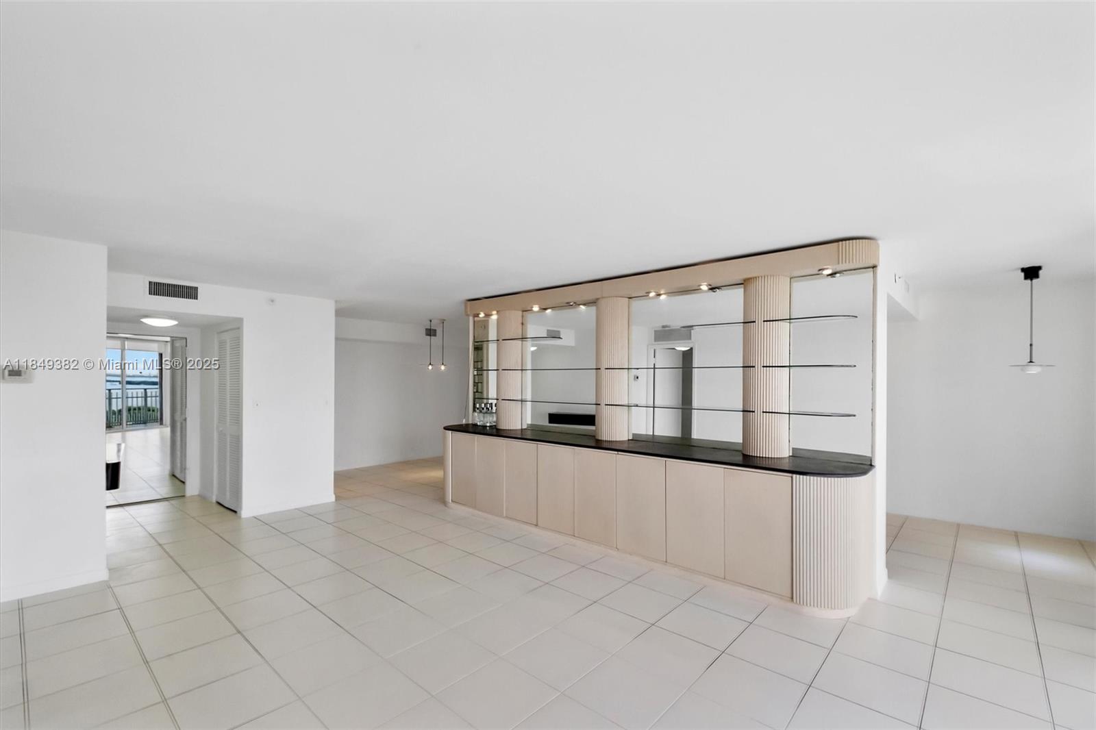 TOWERS OF QUAYSIDE CONDO - Residential