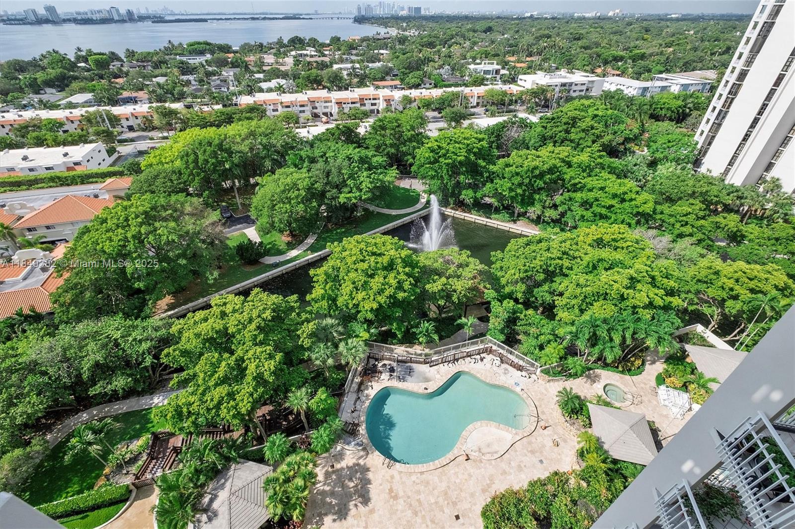 TOWERS OF QUAYSIDE CONDO - Residential