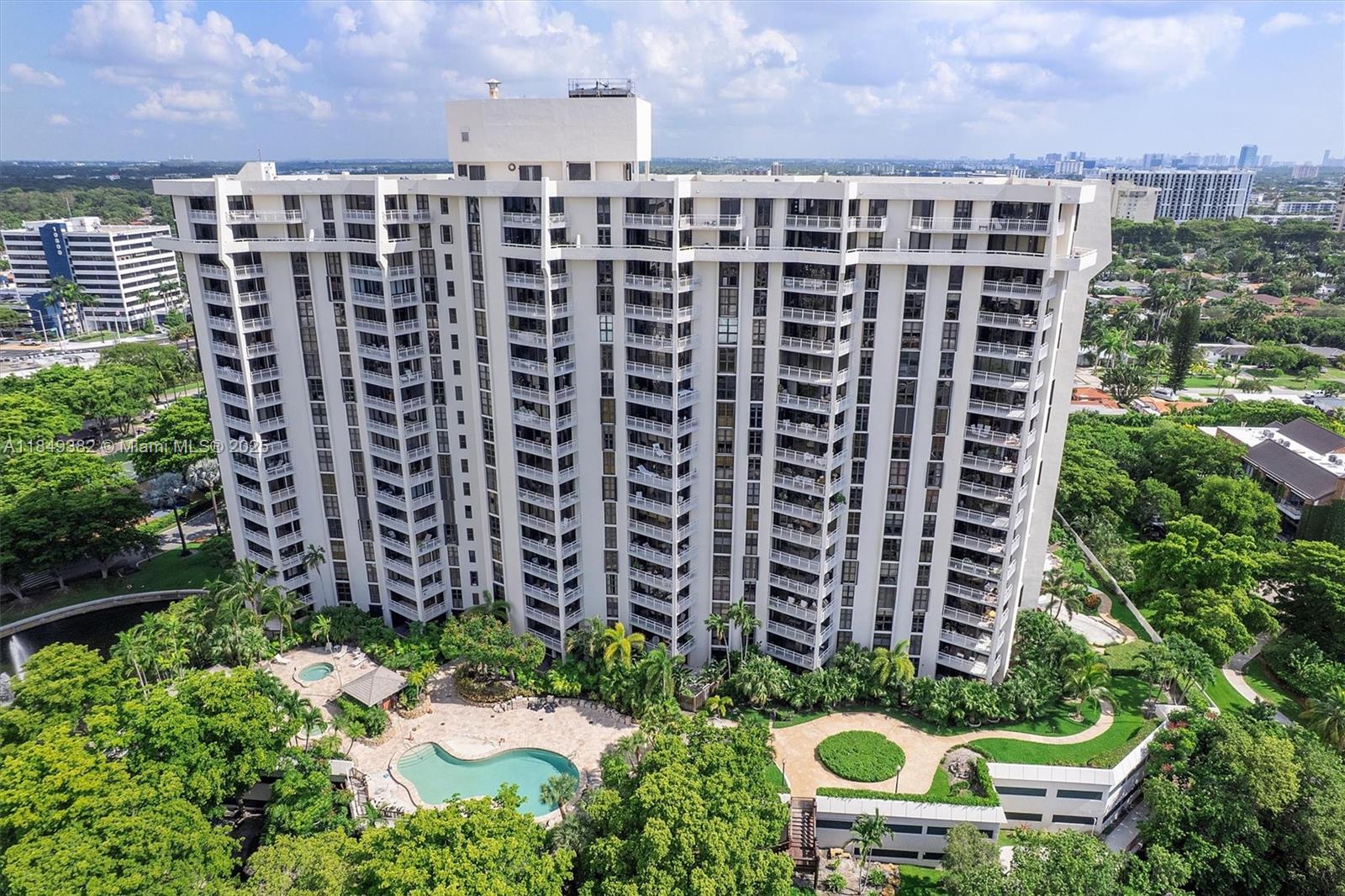 TOWERS OF QUAYSIDE CONDO - Residential