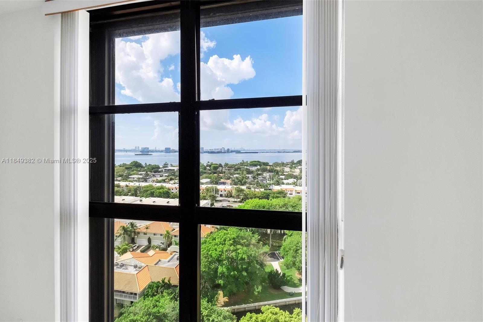 TOWERS OF QUAYSIDE CONDO - Residential