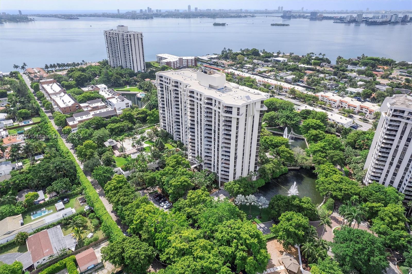 TOWERS OF QUAYSIDE CONDO - Residential