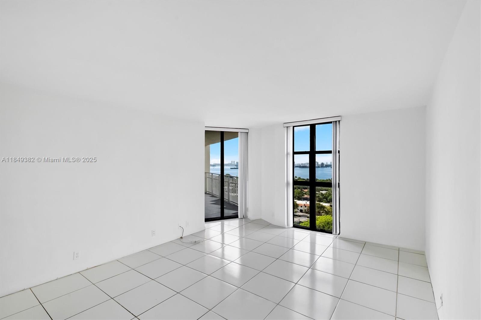 TOWERS OF QUAYSIDE CONDO - Residential