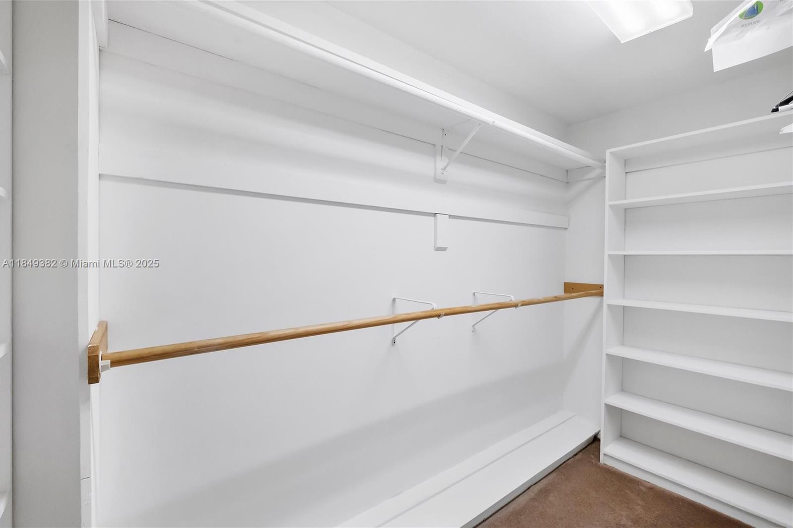 TOWERS OF QUAYSIDE CONDO - Residential