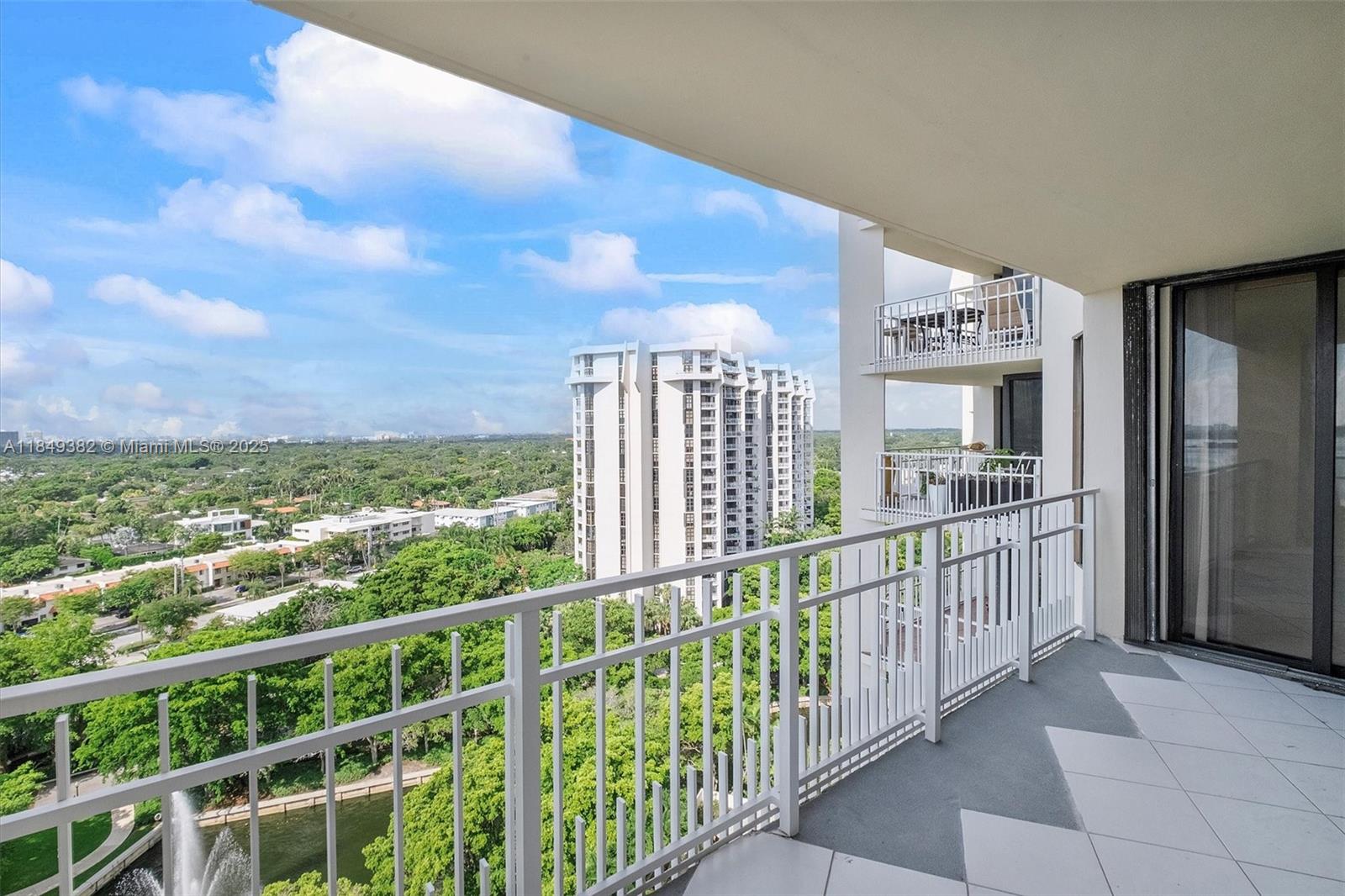 TOWERS OF QUAYSIDE CONDO - Residential