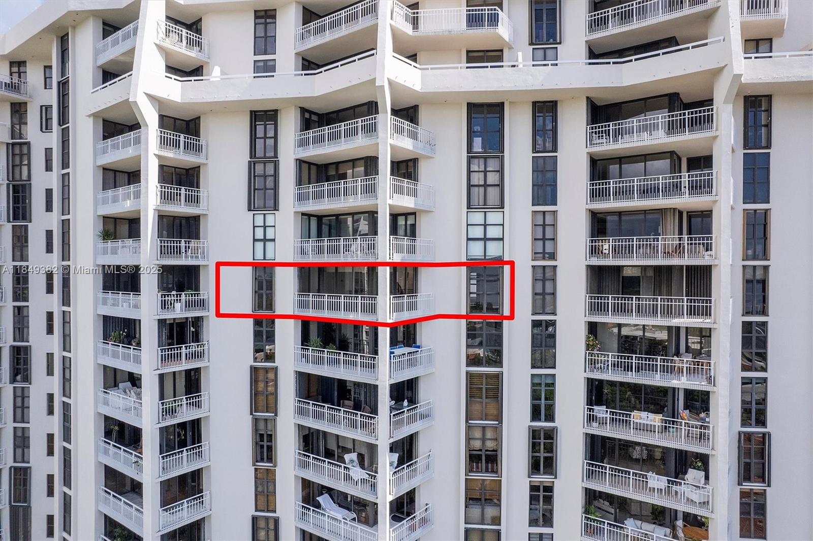 TOWERS OF QUAYSIDE CONDO - Residential