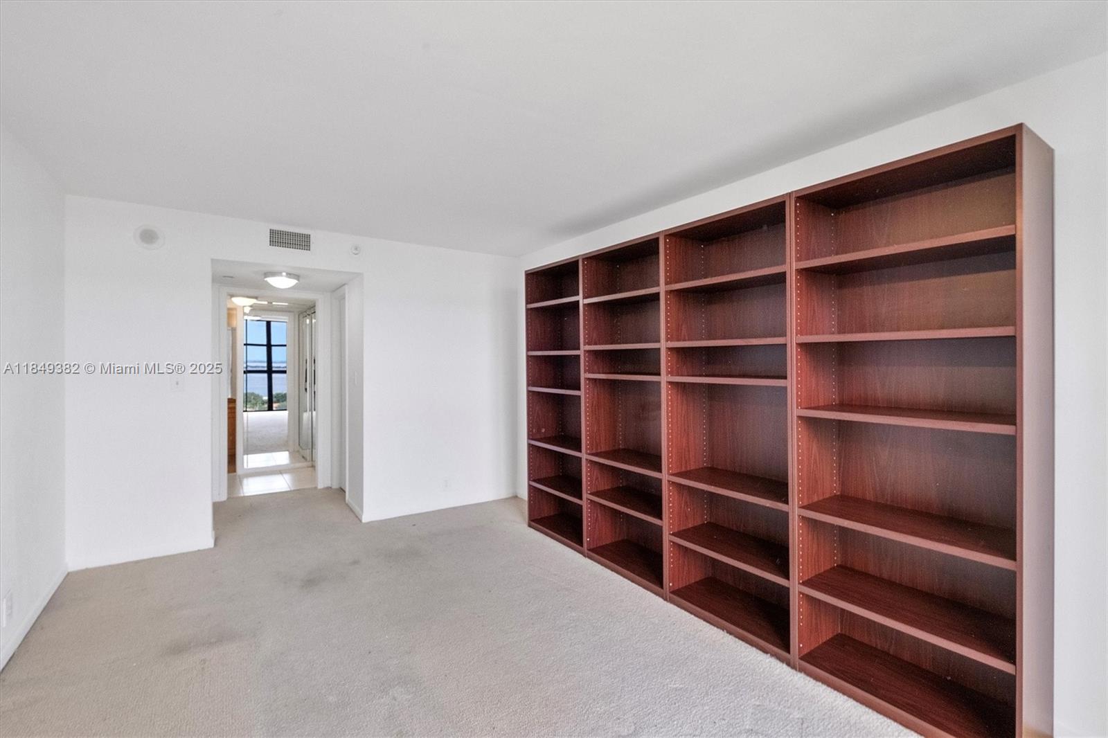 TOWERS OF QUAYSIDE CONDO - Residential