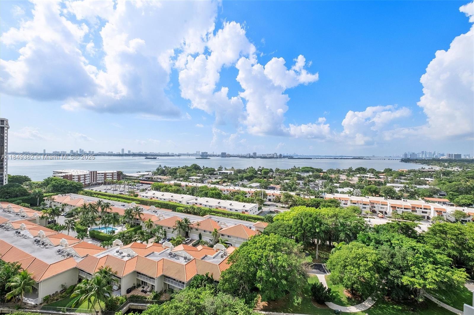 TOWERS OF QUAYSIDE CONDO - Residential