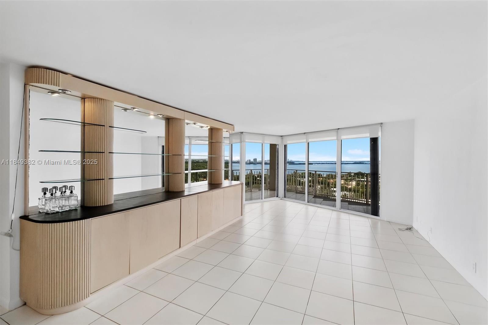 TOWERS OF QUAYSIDE CONDO - Residential