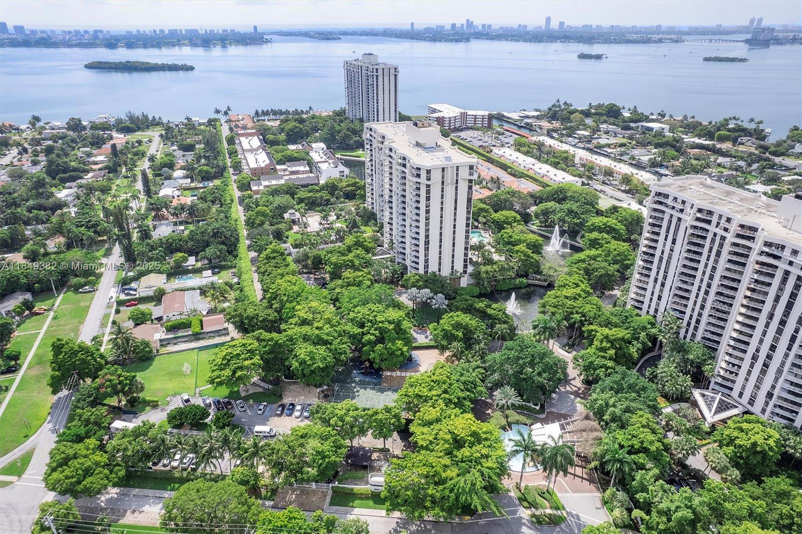 TOWERS OF QUAYSIDE CONDO - Residential