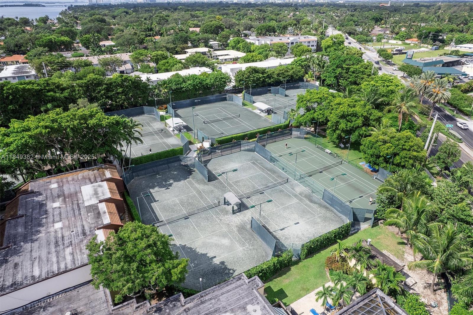 TOWERS OF QUAYSIDE CONDO - Residential