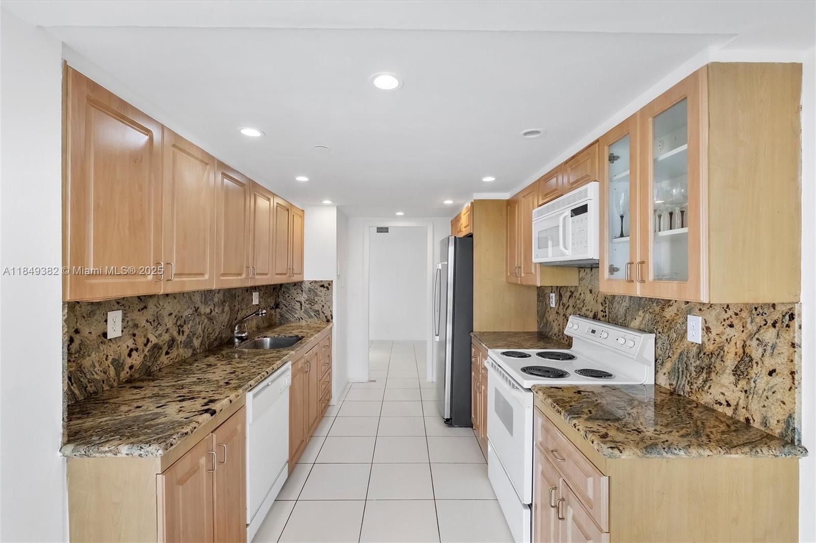 TOWERS OF QUAYSIDE CONDO - Residential