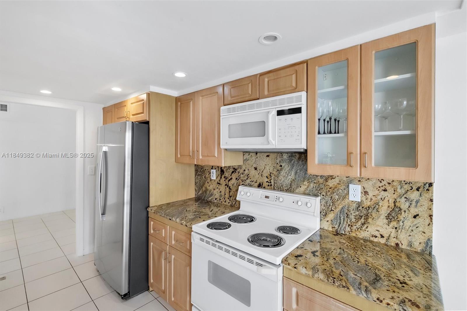 TOWERS OF QUAYSIDE CONDO - Residential