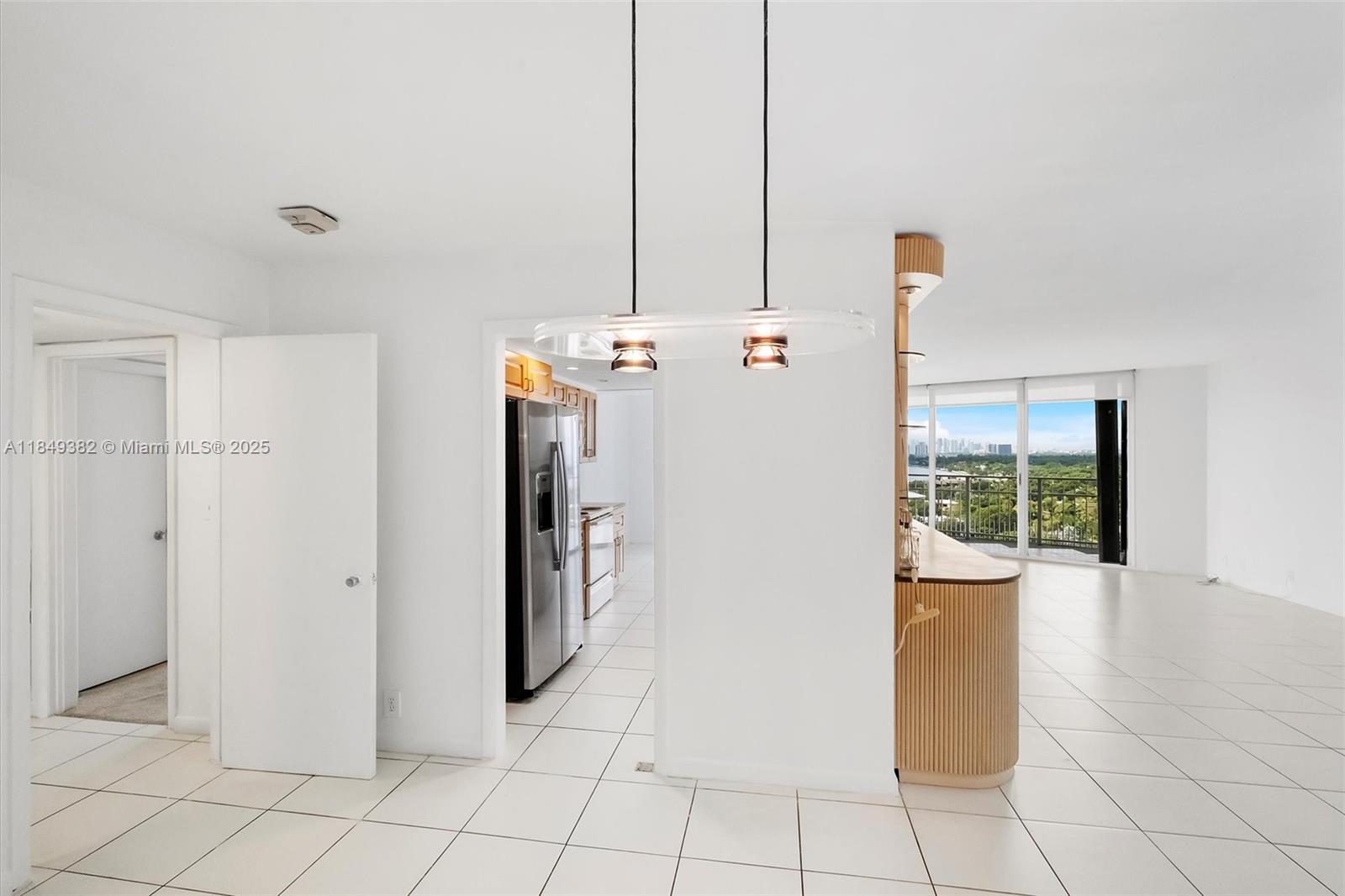 TOWERS OF QUAYSIDE CONDO - Residential