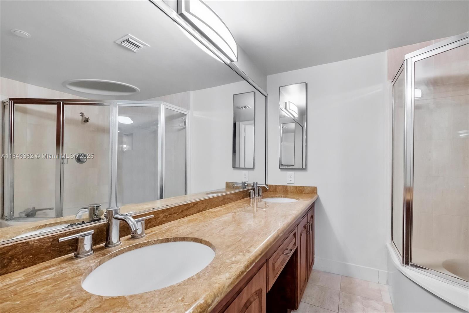 TOWERS OF QUAYSIDE CONDO - Residential