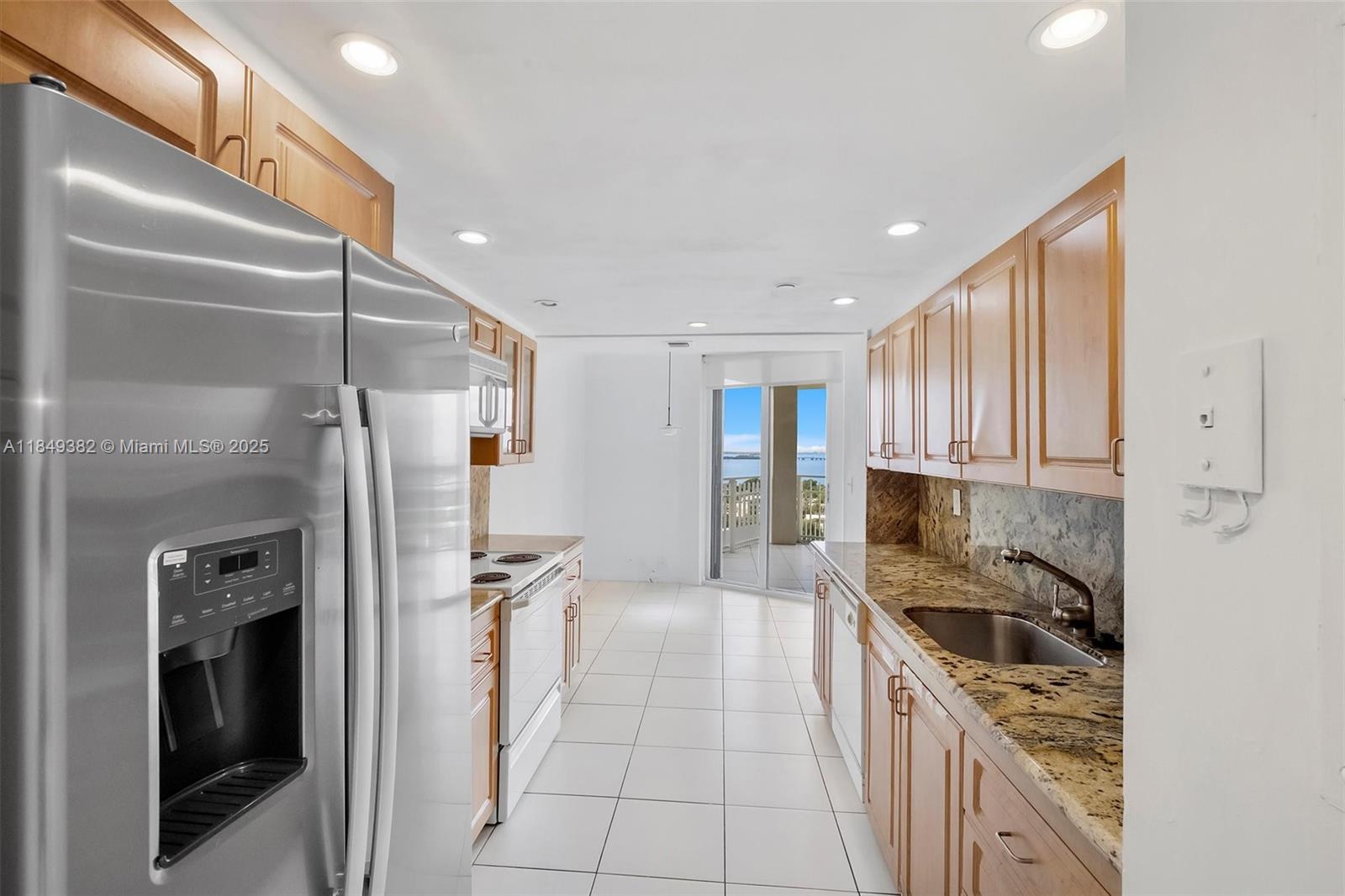 TOWERS OF QUAYSIDE CONDO - Residential