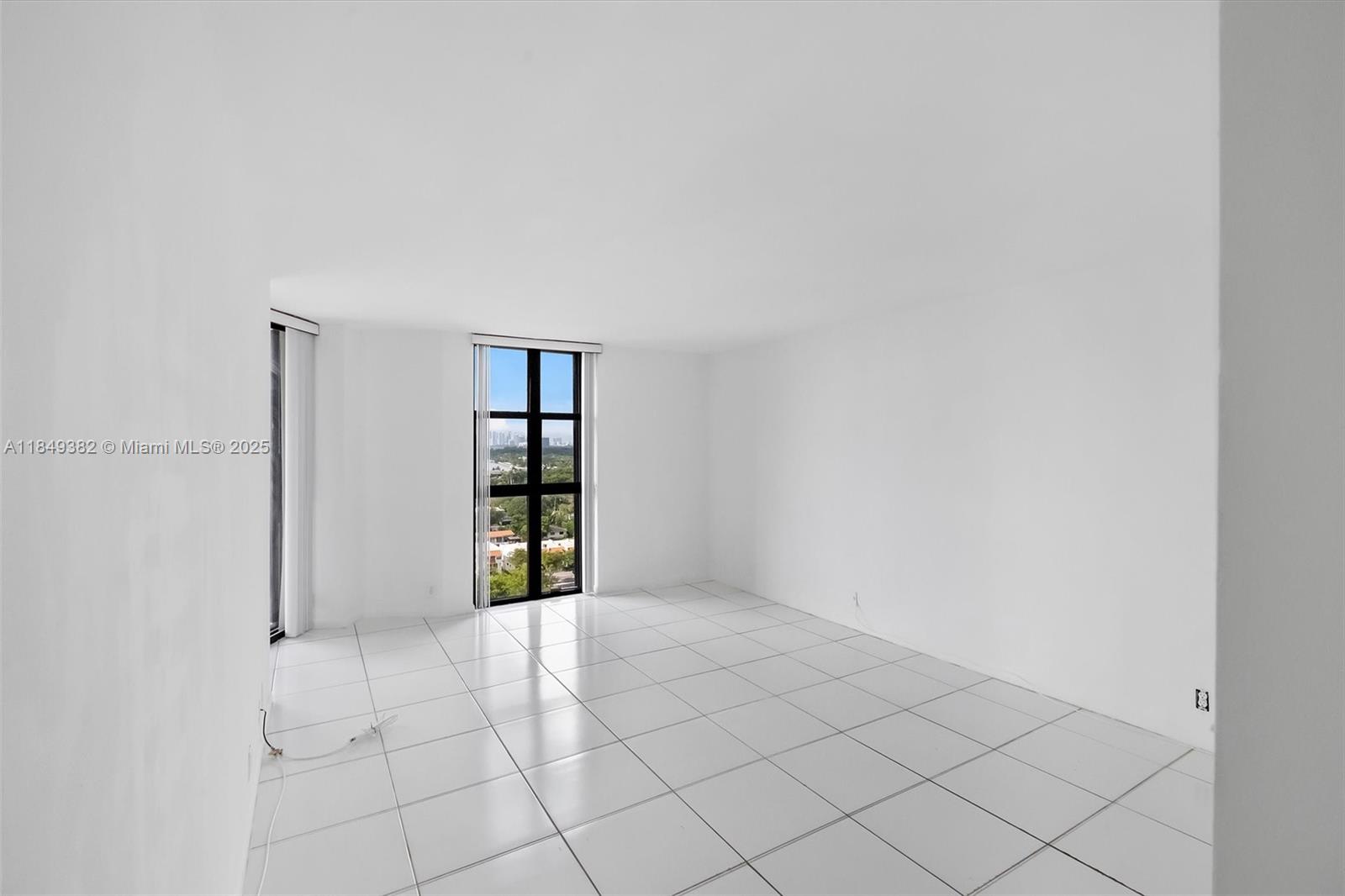 TOWERS OF QUAYSIDE CONDO - Residential