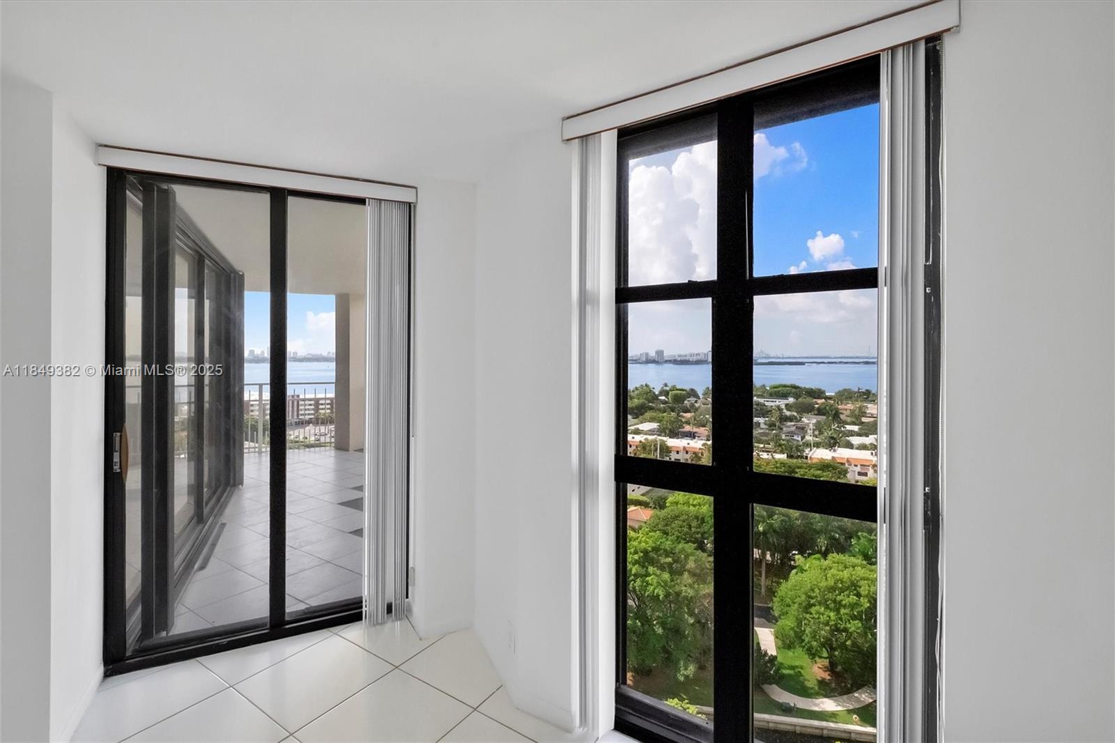 TOWERS OF QUAYSIDE CONDO - Residential