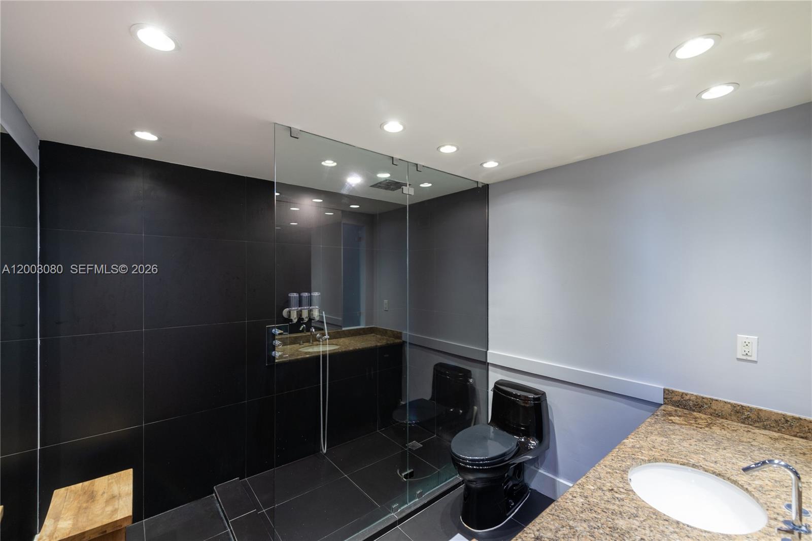 RONEY PALACE CONDO - Residential Lease