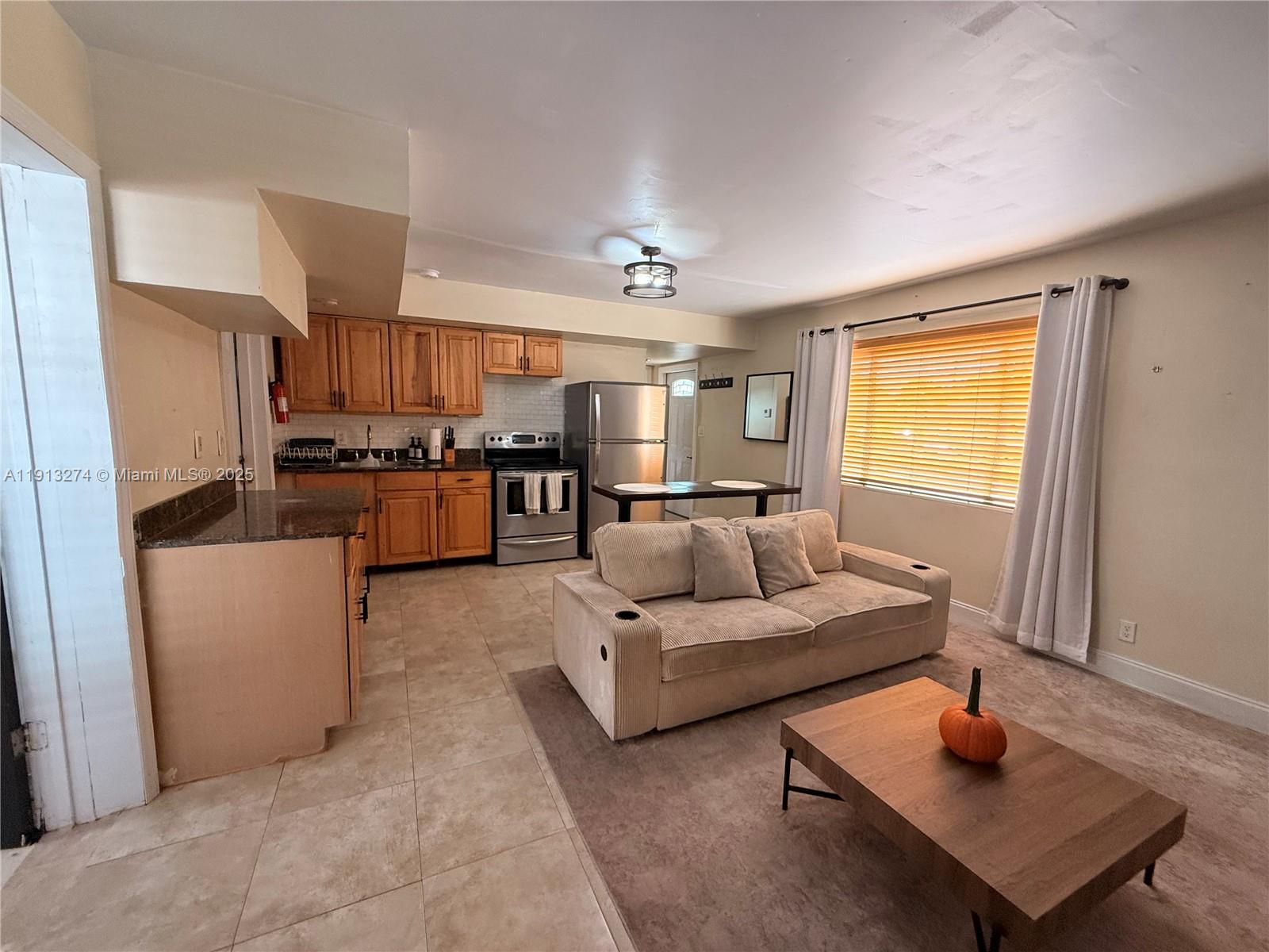 HOLLYWOOD PARK - Residential Lease