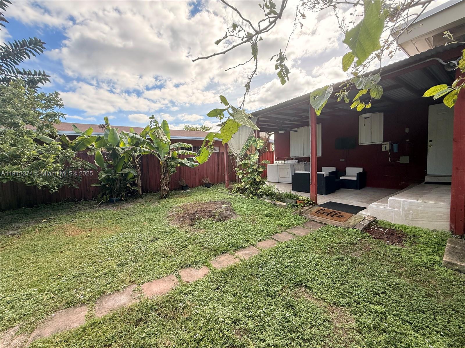 HOLLYWOOD PARK - Residential Lease