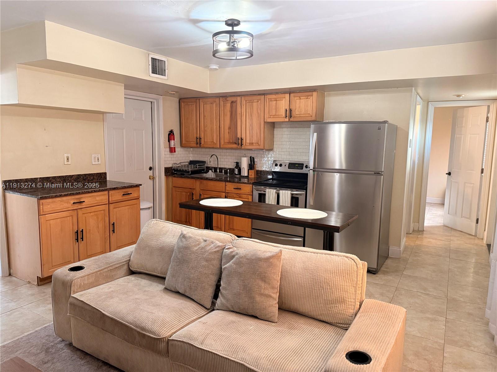 HOLLYWOOD PARK - Residential Lease