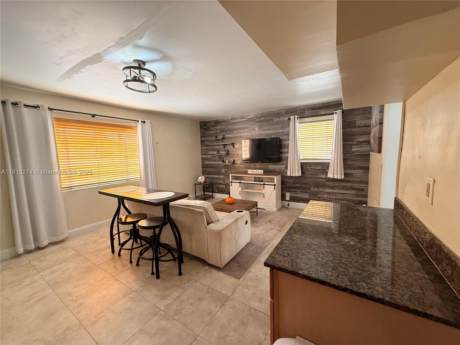 HOLLYWOOD PARK - Residential Lease