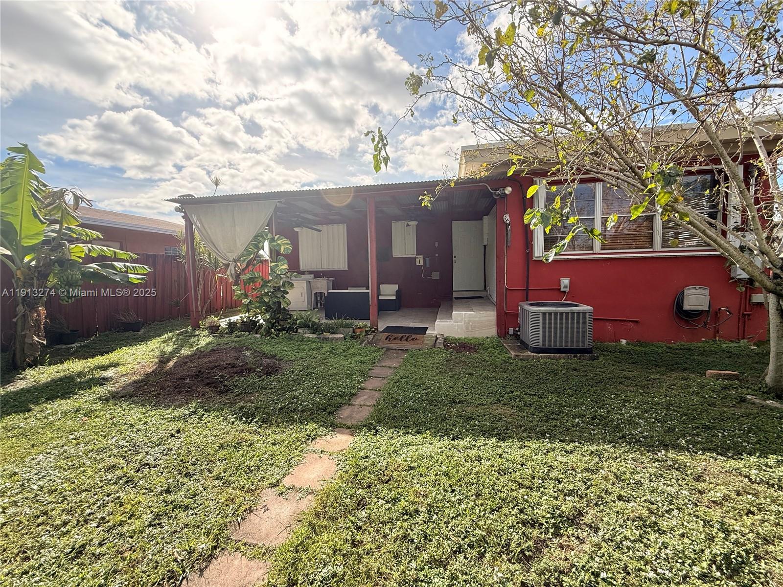 HOLLYWOOD PARK - Residential Lease