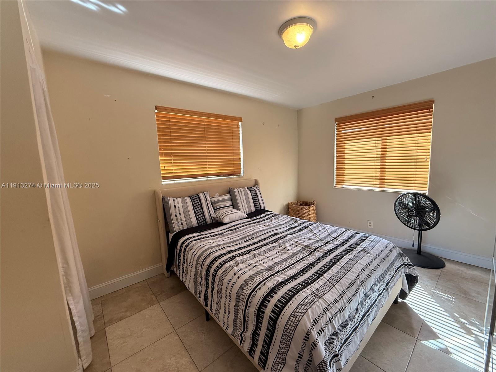 HOLLYWOOD PARK - Residential Lease