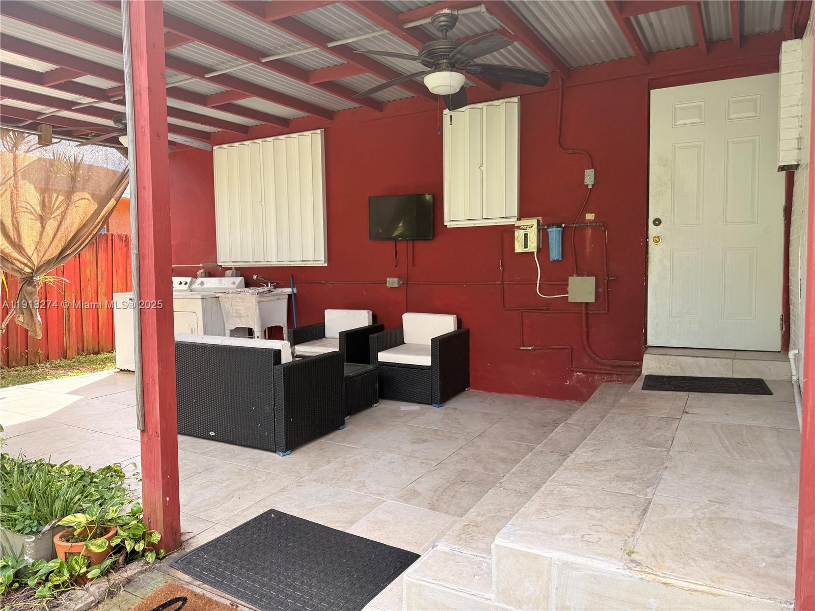 HOLLYWOOD PARK - Residential Lease